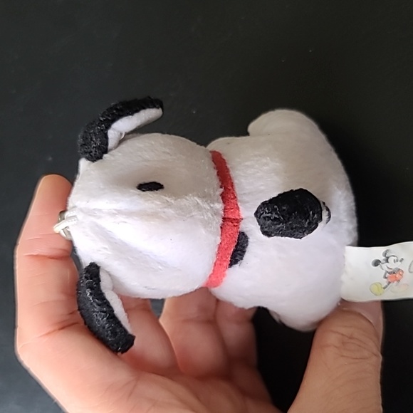 Winnie the Pooh Disney World Keychain - Picture 6 of 9